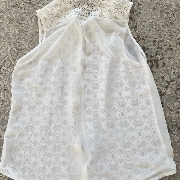 Liz Claiborne  white Collared Sleeveless Lace And Mesh Button Up Blouse - Picture 3 of 4